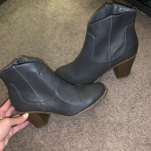 Old Navy Grey Booties - NEVER WORN Size 8